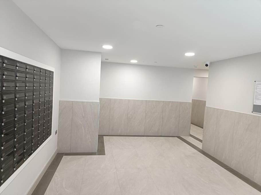 Snuggle Inn - Riverside Apartments - Views Over Looking London River Thames, Close To O2 Arena, London Excel, London City Airport, Thames Clipper- River Boat Service, Woolwich Ferry, Onsite Parking, Twin Room Option Available Εξωτερικό φωτογραφία