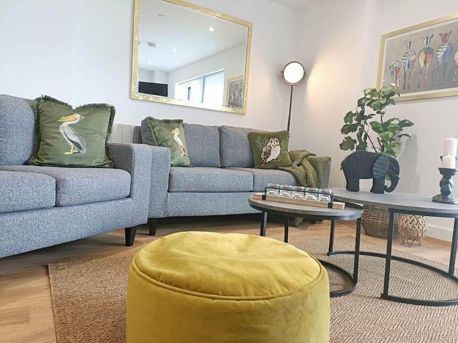 Snuggle Inn - Riverside Apartments - Views Over Looking London River Thames, Close To O2 Arena, London Excel, London City Airport, Thames Clipper- River Boat Service, Woolwich Ferry, Onsite Parking, Twin Room Option Available Εξωτερικό φωτογραφία