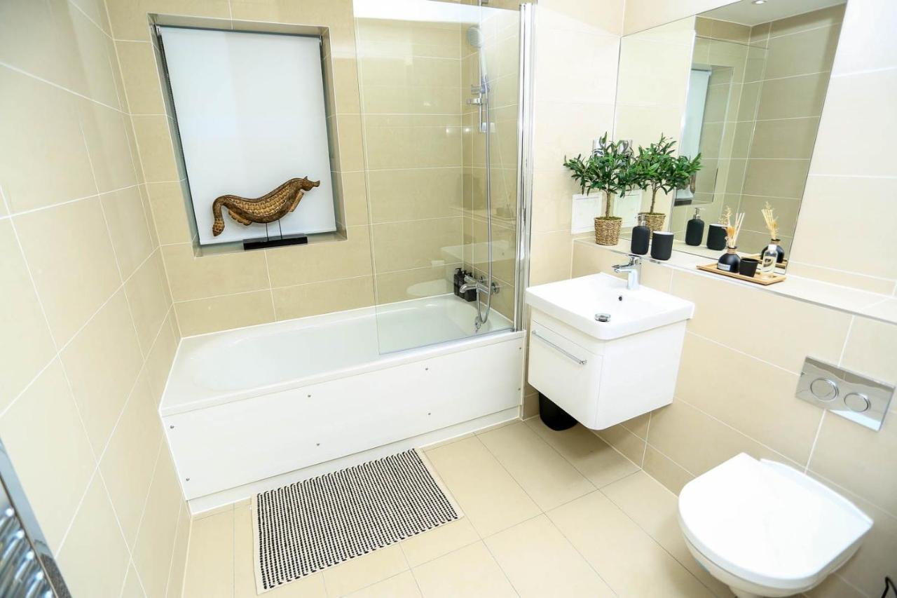 Snuggle Inn - Riverside Apartments - Views Over Looking London River Thames, Close To O2 Arena, London Excel, London City Airport, Thames Clipper- River Boat Service, Woolwich Ferry, Onsite Parking, Twin Room Option Available Εξωτερικό φωτογραφία