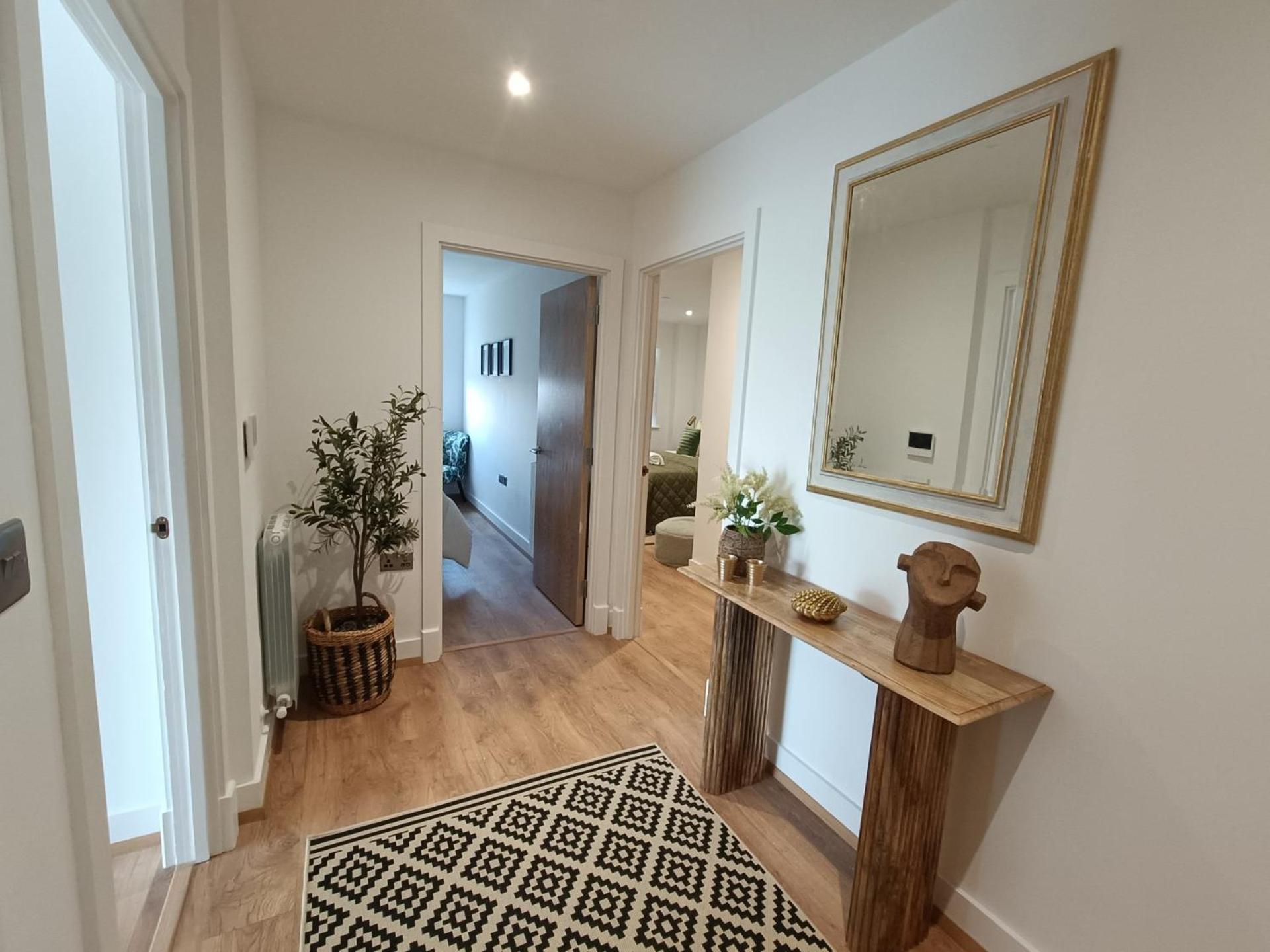 Snuggle Inn - Riverside Apartments - Views Over Looking London River Thames, Close To O2 Arena, London Excel, London City Airport, Thames Clipper- River Boat Service, Woolwich Ferry, Onsite Parking, Twin Room Option Available Εξωτερικό φωτογραφία